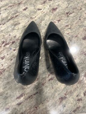 Calvin Klein Women's Black Embossed Pointed Toe Pumps
